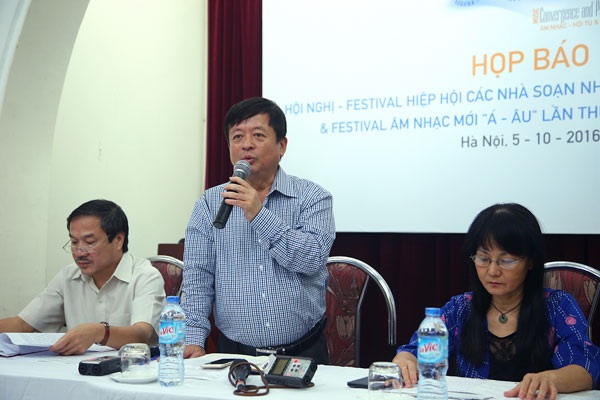 Đàn bầu được tôn vinh tại Festival Âm nhạc Mới Á – Âu 2016 - 1 Nhạc sĩ Đỗ Hồng Quân, Chủ tịch Hội Nhạc sĩ Việt Nam cho biết đàn bầu sẽ được lựa chọn để giới thiệu và tôn vinh tại Festival Âm nhạc Mới Á - Âu 2016. (Ảnh: Huy Phương)