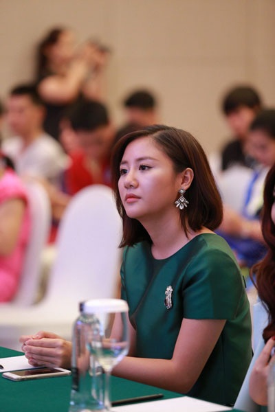 Hoa hậu, nghệ sĩ tái xuất với hình ảnh khác lạ - 10 Hoa hậu, nghệ sĩ tái xuất với hình ảnh khác lạ - 10