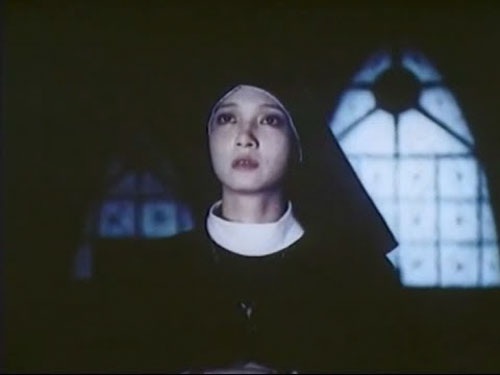 NSND Lê Khanh và bí mật “săn bắt tình yêu” với Phạm Việt Thanh - 2 Vai tu sĩ Băng Thanh của Lê Khanh khiến nhà quay phim khó tính bị hớp hồn. Ánh mắt buồn thăm thẳm của Lê Khanh đã đánh gục người đàn ông xù xì, mạnh mẽ.