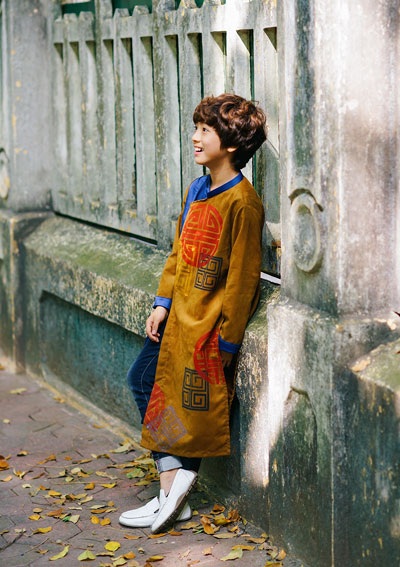 “Hot boy nhí” Gia Khiêm diện áo dài cực dễ thương - 4 “Hot boy nhí” Gia Khiêm diện áo dài cực dễ thương - 4