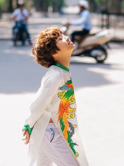 “Hot boy nhí” Gia Khiêm diện áo dài cực dễ thương - 5 “Hot boy nhí” Gia Khiêm diện áo dài cực dễ thương - 5