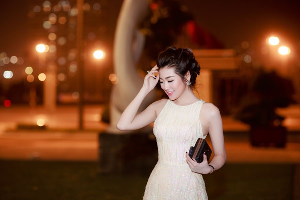Á hậu Tú Anh diện váy công chúa, đeo trang sức 1,5 tỷ đồng - 2 Thời gian gần đây, Á Hậu Tú Anh đã ít tham gia các sự kiện như thời gian trước đây, bởi bận rộn công việc ở nhà đài. Người đẹp chỉ dám nhận những sự kiện phù hợp với thời gian biểu của cô.