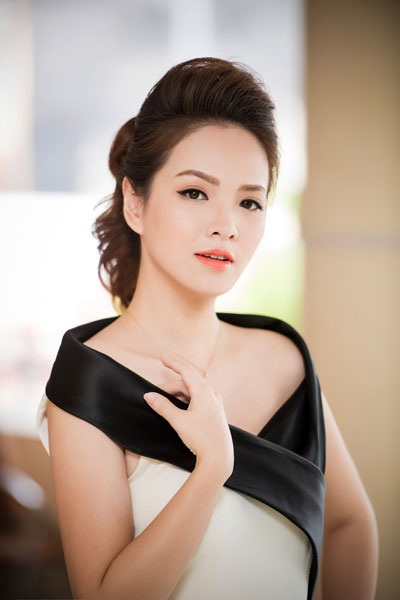 MC Đan Lê “gái hai con” vẫn rất cuốn hút - 4 Bà xã của đạo diễn Khải Anh không chỉ là nữ diễn viên được khán giả yêu thích mà còn nhận được nhiều lời mời tham dự các sự kiện giải trí- xã hội.