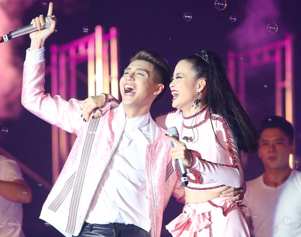 Live Concert Noo Phước Thịnh – Đón đầu xu thế live-stream - 2 Ngoài 35 ngàn khán giả tới xem trực tiếp thì đã có gần 2 triệu người ở khắp nơi được thưởng thức live concert này qua các nền tảng như truyền hình internet, ứng dụng di động, mạng xã hội…qua hình thức live-stream.