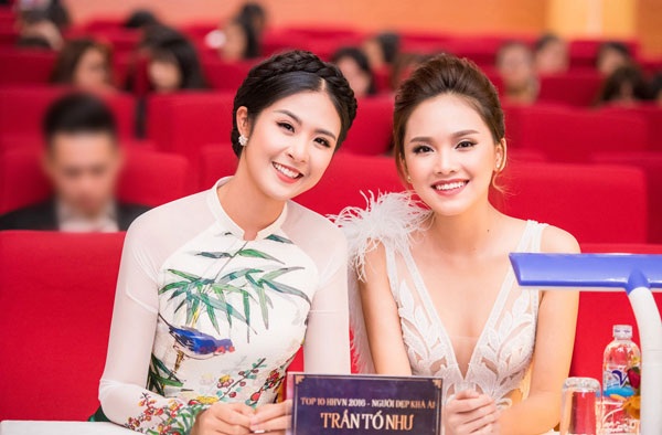 Tố Như khoe sắc bên hoa hậu Ngọc Hân - 7 Hoa hậu Ngọc Hân và người đẹp Tố Như tại sự kiện.