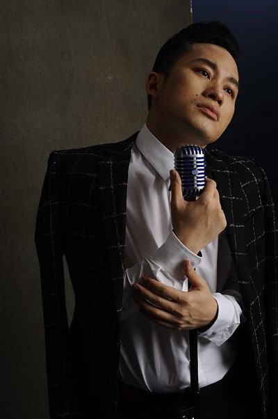 Tuy nhiên, ngoài yếu tố yêu thích thì trang phục phải thực sự phù hợp với điều kiện, hoàn cảnh, không gian và nội dung sự kiện. Đặc biệt trên sân khấu, trang phục luôn phải hợp với nội dung các ca khúc, chứ nếu “tréo ngoe” thì sẽ phản tác dụng.