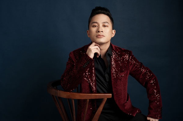 Thế nhưng, trong liveshow “Giao thoa” sắp tới Tùng Dương đã chấp nhận “mặc” comple – điều khác biệt hoàn toàn với hình ảnh của anh (cả thời trang lẫn âm nhạc), đó là sự thay đổi đáng ngạc nhiên...