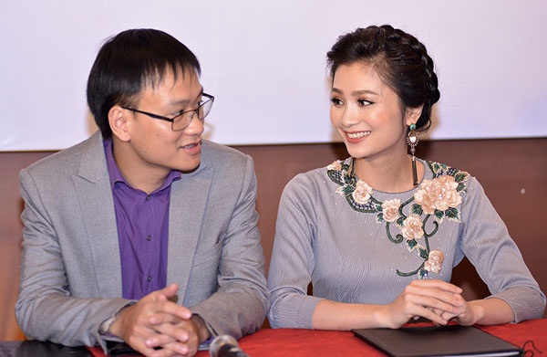 Diệu Hương: “Chồng chăm con khéo hơn tôi” - 1 Vợ chồng diễn viên Diệu Hương- Trần Ngọc Linh tại tham gia Ngày chuyên đề tìm lại ký ức Tết truyền thống Tết Việt.