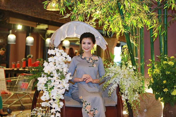 Diệu Hương: “Chồng chăm con khéo hơn tôi” - 4 Nữ diễn viên phim Bánh đúc có xương khiến nhiều người bất ngờ với vóc dáng thanh mảnh sau khi sinh bé thứ hai.