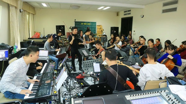 Thu Phương tự giảm phần lớn cát- sê để ủng hộ Hoàng Rob - 4 Thu Phương tự giảm phần lớn cát- sê để ủng hộ Hoàng Rob - 4