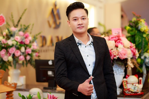 Hoa hậu Ngọc Hân diện váy trắng khoe vai trần gợi cảm - 11 Một số nghệ sĩ khác tham gia sự kiện...