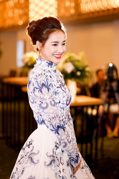 Nhã Phương xinh đẹp như công chúa - 4 Sau bộ phim cô được chú ý, đắt show dự sự kiện.