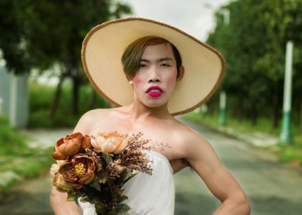 Showbiz Việt 2016: Nhiều scandal và “trò lố”! - 4 Hình ảnh Công chúa Thủy Tề bị chỉ trích.