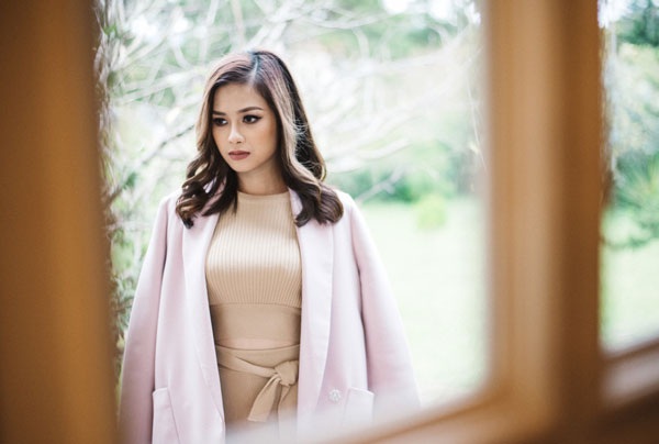 Hình ảnh của Dương Hoàng Yến trong MV Dù chỉ là.