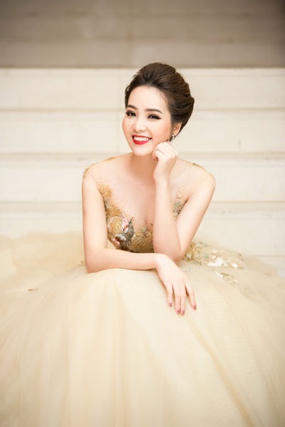 MC Thanh Bạch dạy Á hậu Thụy Vân khiêu vũ - 8 Thụy Vân cũng là người phụ nữ khéo léo khi biết cân bằng giữa công việc và gia đình.