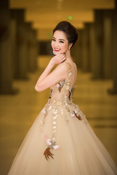 MC Thanh Bạch dạy Á hậu Thụy Vân khiêu vũ - 6 Sau khi giành danh hiệu Á hậu tại cuộc thi Hoa hậu Việt Nam 2008, Thụy Vân vẫn gắn bó với công việc BTV tại Đài Truyền hình Việt Nam.