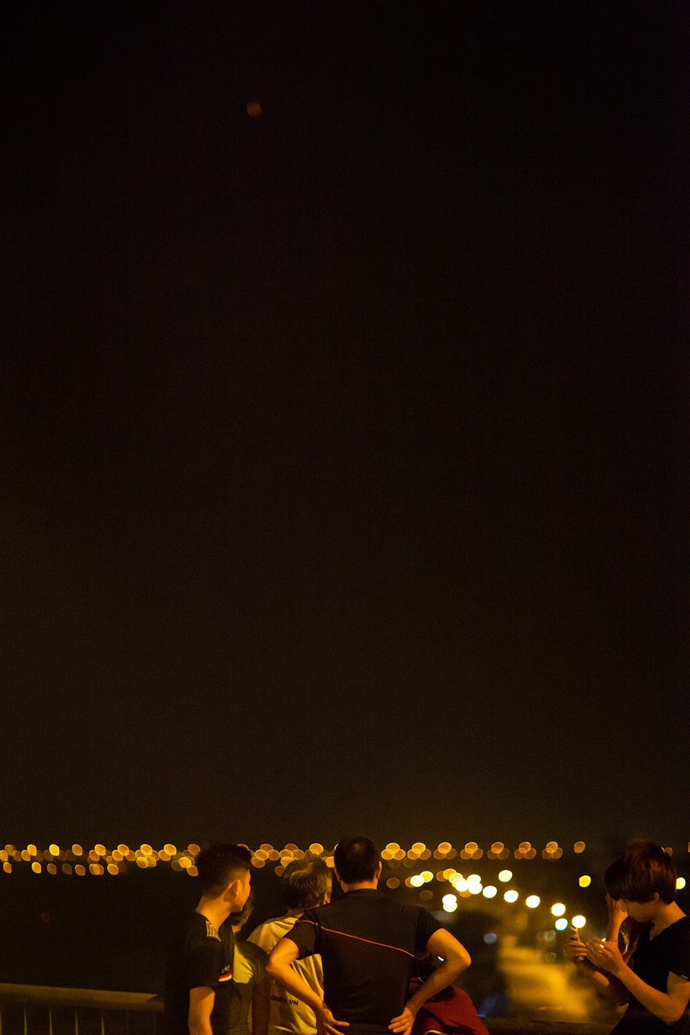 Và rõ ràng, xem nguyệt thực toàn phần từ trên cầu cũng không phải là lựa chọn tồi