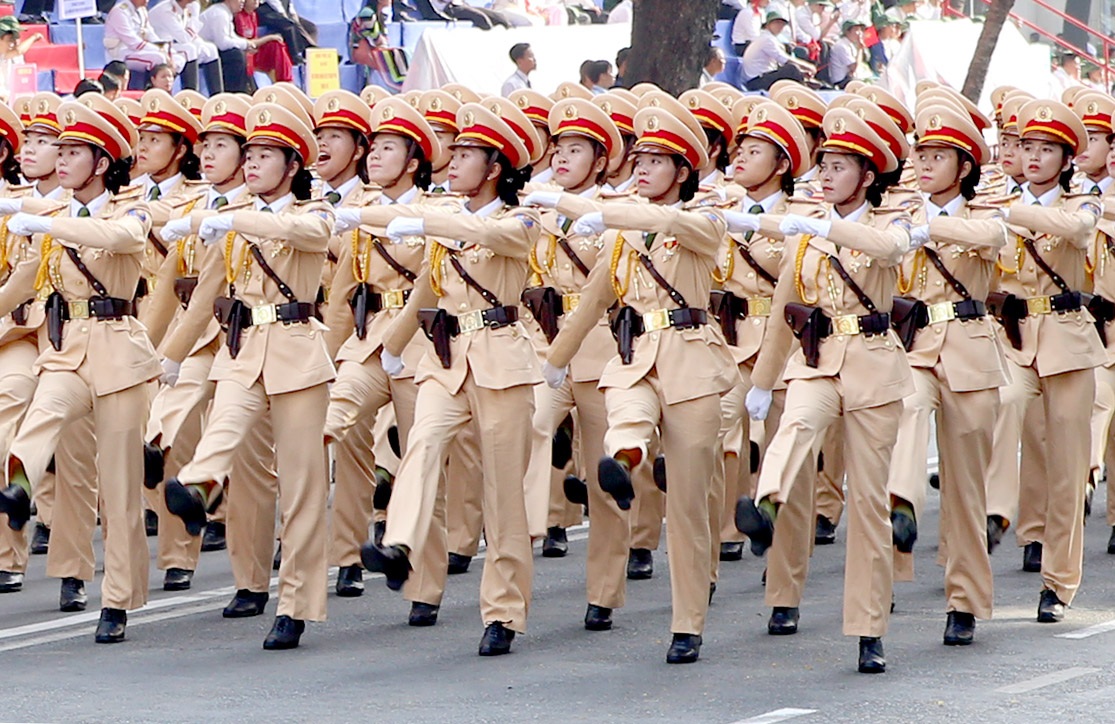 Khối nữ chiến sĩ cảnh sát giao thông