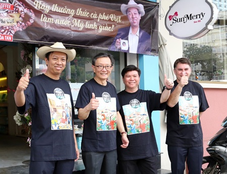 Ban Giám Đốc DKSH cùng ra quân tung hàng PhinDeli