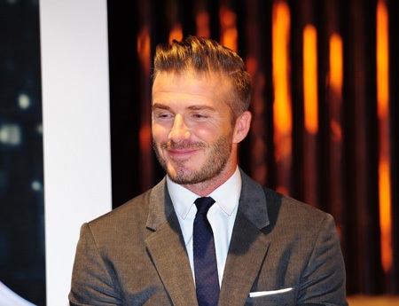 Dĩ nhiên song hành cùng anh luôn là nụ cười thường trực trên môi