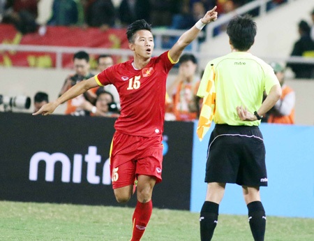 Hậu vệ phải Ngọc Hải vốn là một trung vệ (ảnh: Gia Hưng)