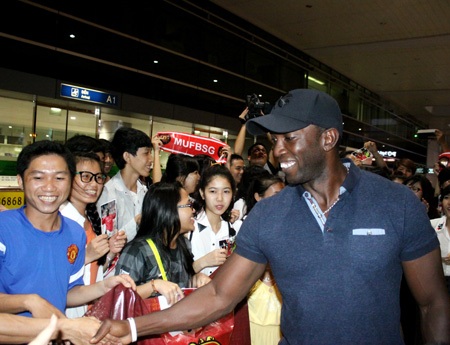 Anh nhận được sự chào đón nồng nhiệt của người hâm mộ