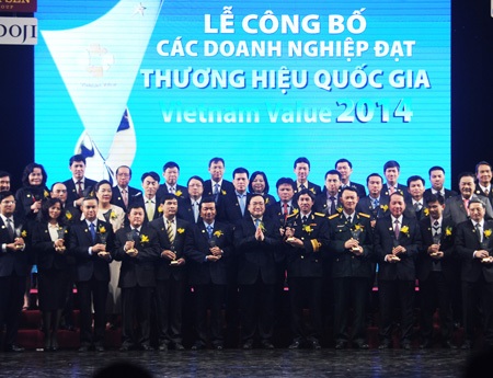 Đại diện các doanh nghiệp nhận danh hiệu Thương hiệu Quốc gia. Ảnh: Quý Đoàn