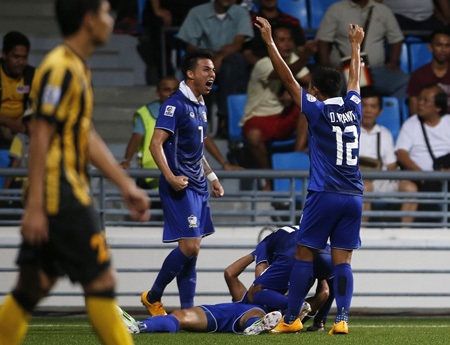 Malaysia chơi tử thủ, nhưng họ vẫn không cản được Thái Lan