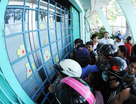 Cơn sốt vé ở sân Long An đang lên đến cực độ