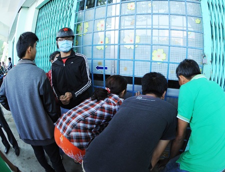 Phòng vé trở thành nơi thu hút người hâm mộ