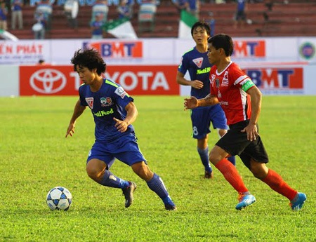 Công Phượng chưa hợp với V-League vì có khi cầu thủ này chưa thay đổi cho phù hợp (ảnh: Kim Điền)