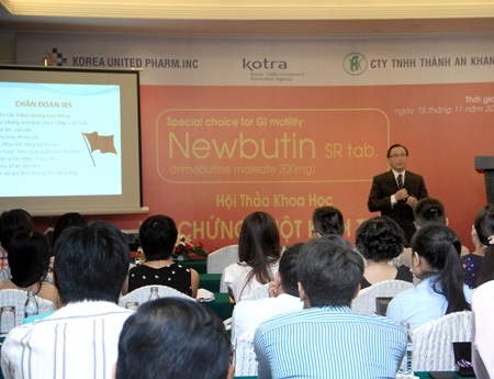 Giải pháp an toàn để “khống chế” hội chứng ruột kích thích - 2 Đại diện Korea United Pharm.Inc chia sẻ một số thông tin tại chương trình