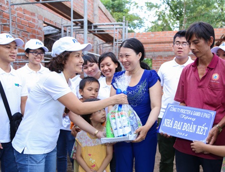 “Xây Nhà Cho Người Nghèo” ở Tiền Giang