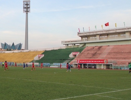 Gạch sẽ không tăng giá vé trước trận tiếp Gỗ trên sân Long An