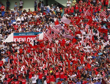 CĐV của Gạch chứng minh họ cuồng nhiệt không kém ai