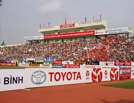 CĐV của Gạch chứng minh họ cuồng nhiệt không kém ai