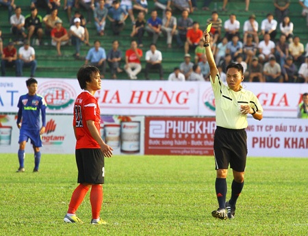 HA Gia Lai, trọng tài và những quả phạt đền