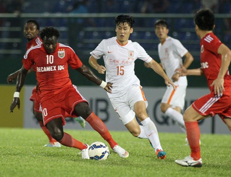 ... nhưng B.Bình Dương vẫn không thể có điểm trong ngày ra quân ở cúp châu Á (ảnh: Anh Hải)