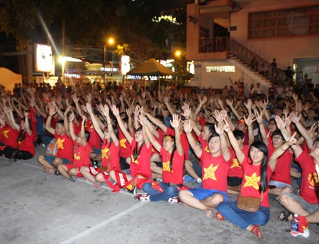 CĐV TPHCM hướng về đội tuyển U23 Việt Nam