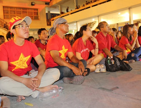 Trong số đó, có cả những CĐV nhí cũng theo chân đội tuyển