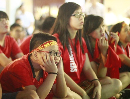 Trong số đó, có cả những CĐV nhí cũng theo chân đội tuyển