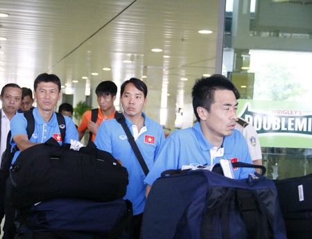 Trợ lý HLV Trần Công Minh (trái) được đánh giá là trợ thủ đắc lực của HLV Miura