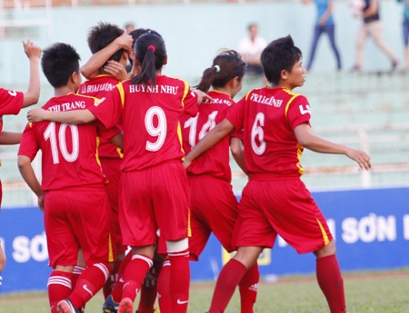 Niềm vui chiến thắng của các cầu thủ TPHCM (ảnh: Trọng Vũ)