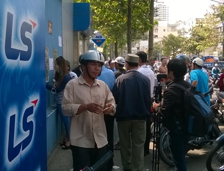 Không có quá đông người đến mua vé sáng nay