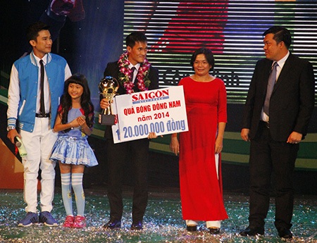 Công Vinh có bóng đồng