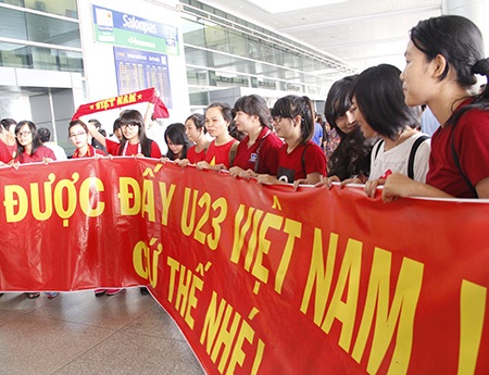 Rất đông CĐV có mặt từ sớm, chờ U23 Việt Nam