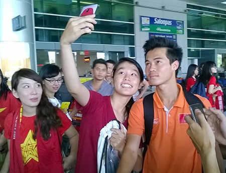 Chụp ảnh cùng Văn Toàn