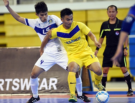 Thái Sơn Nam và Sanna Khánh Hòa vào giai đoạn 2 giải futsal quốc gia - 1 Thái Sơn Nam (áo trắng) sớm có vé vào giai đoạn 2 (ảnh: Quang Thắng)