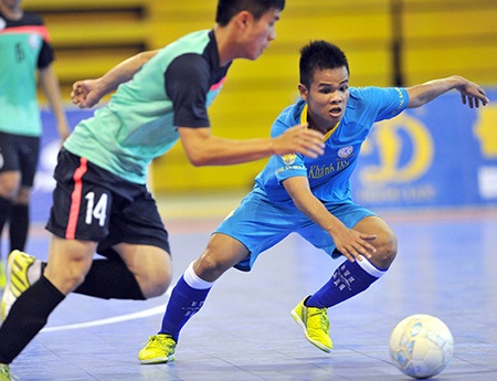Sanna Khánh Hòa vẫn ở ngôi đầu bảng giải futsal quốc gia 2015 - 1 Sanna Khánh Hòa (phải) tiếp tục giữ ngôi đầu bảng (ảnh: Quang Thắng)