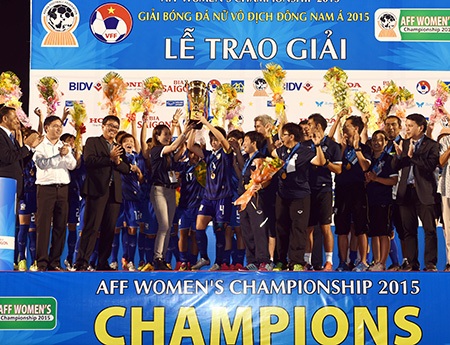 Thái Lan giành ngôi vô địch bóng đá nữ Đông Nam Á 2015 (ảnh: Quang Thắng)